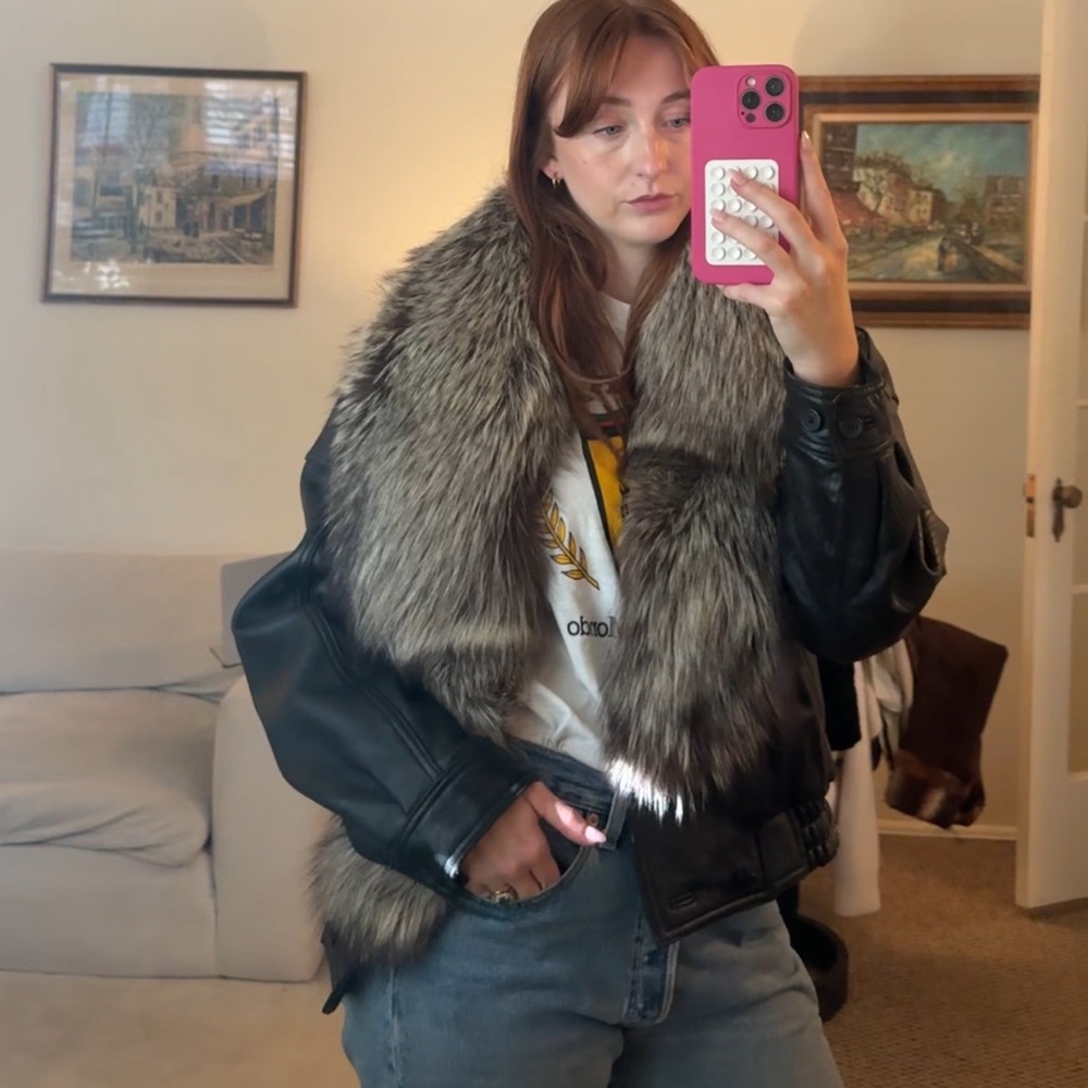 Vintage Black 100% Leather Jacket with Real Fur Collar